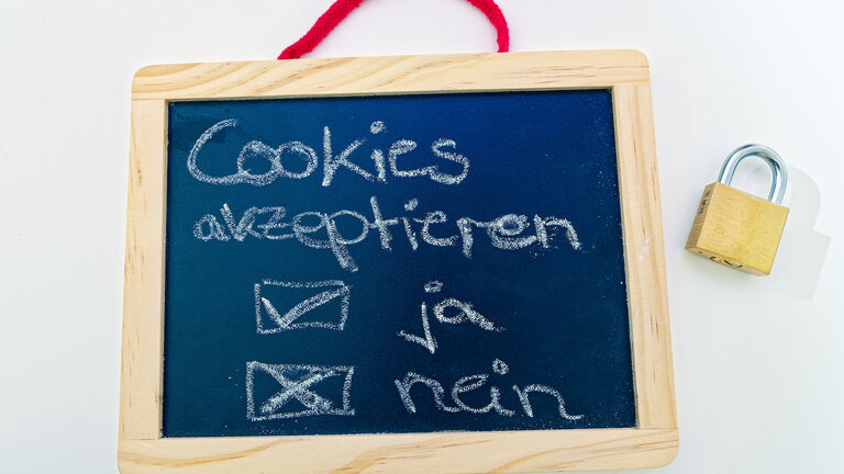 Tafel mit "Cookies akzeptieren"