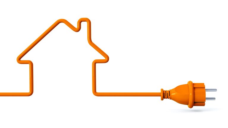 Mittels eines Stomkabels werden die Umrisse eines Hauses dargestellt