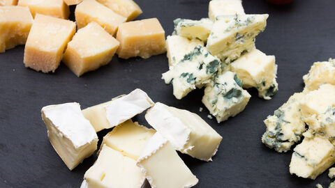 Verschiedene Käsesorten gewürfelt
