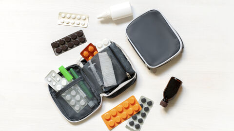 Kleine Tasche mit Medikamenten