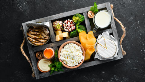 Ein Tablett mit verschiedenen Speisen