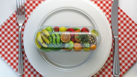 Kapsel mit Früchten auf Teller