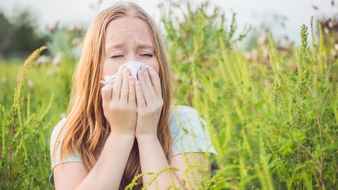 Frau mit Heuschnupfen