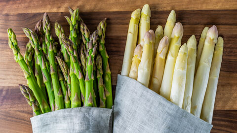 Grüner und weißer Spargel Grüner und weißer Spargel