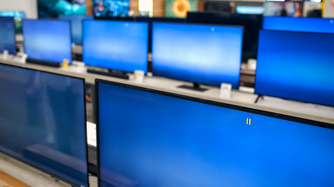 Unterschiedliche TV-Geräte in einem elektronikmarkt