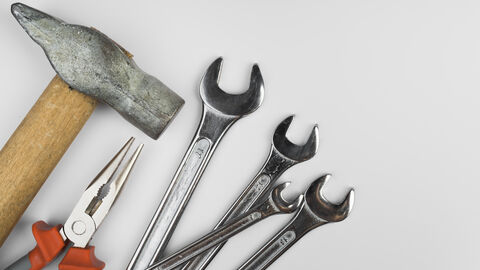 Hammer, Zange, Schraubendreher