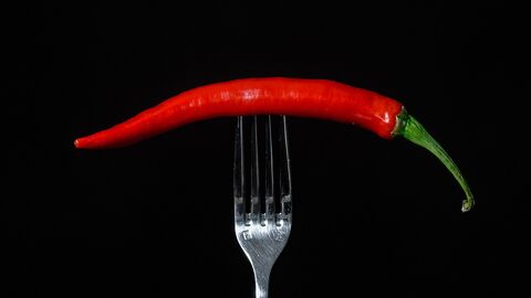 Chili auf Gabel aufgespießt