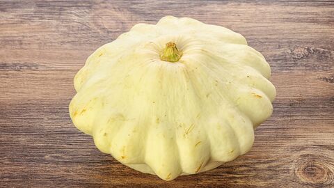 Kürbis auf Holzbrett