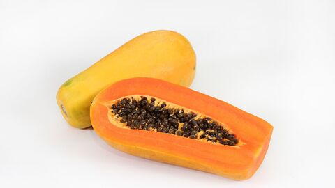 Papaya aufgeschnitten