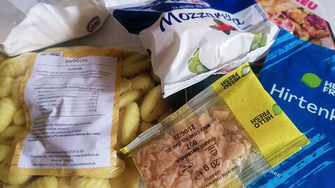 Benötigte verpackte Lebensmittel für die Gnocchi-Pfanne Benötigte verpackte Lebensmittel für die Gnocchi-Pfanne