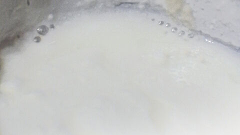 Konsistenz und Farbe des Joghurts ist verändert