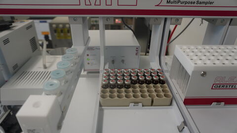 Probengeber am Gaschromatographen Probengeber am Gaschromatographen