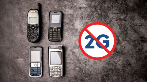 ältere Handys nebeneinander