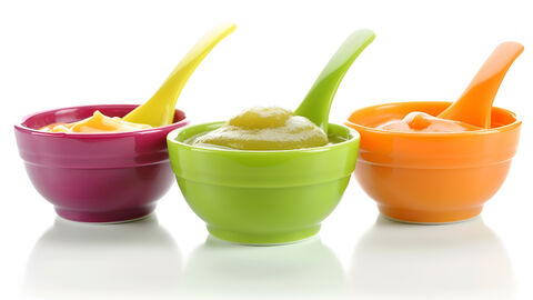 Drei Schalen mit Babybrei